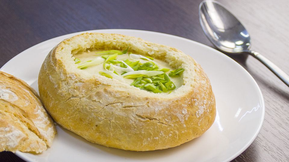 Искусство подачи: восхитительный крем-суп с курицей и картофелем