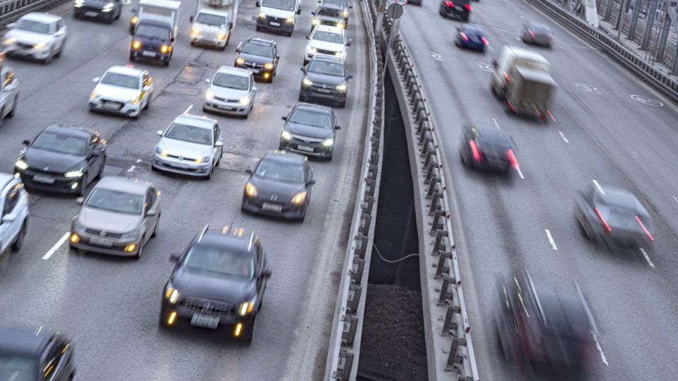 «Нас голыми руками не возьмешь»: что ждет автомобильный рынок страны