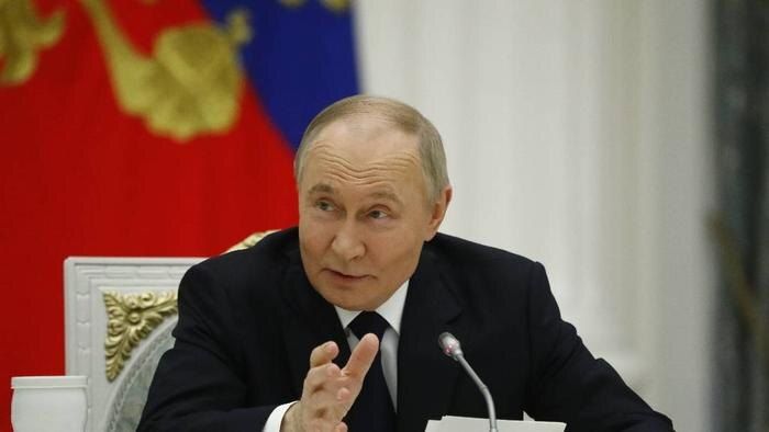 Путин вводит новый пакет социальных инициатив: что ожидает россиян с 2026 года?