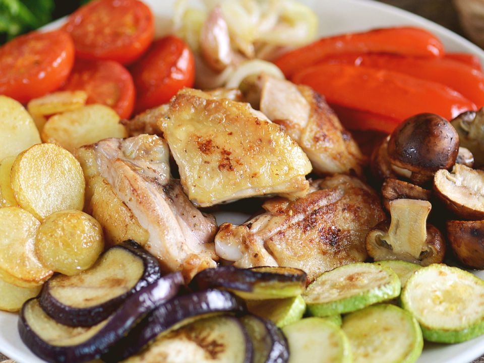 Секрет идеального ужина: хрустящие овощи и сочная курица в уникальной температуре