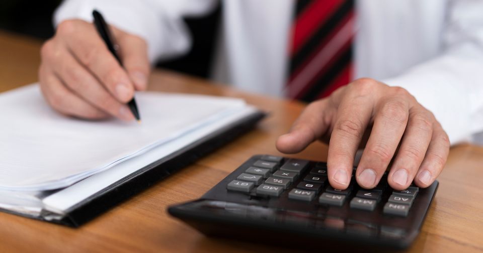 Как передача долгов граждан управляющим организациям может упростить взыскание в ЖКХ