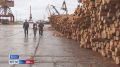 С открытием навигации на Лене в столицу республики начали прибывать грузовые баржи