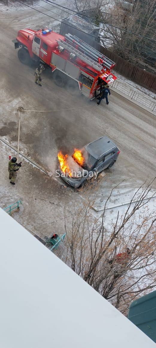 Авто загорелось на Халтурина Авто загорелось на Халтурина