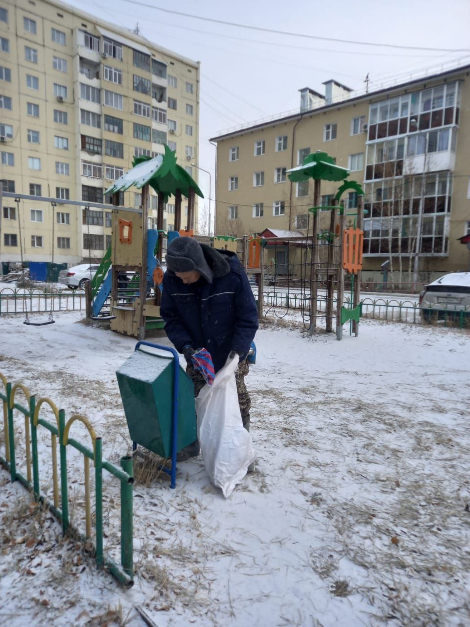 Наш Губинский округ встречает новый день улыбками и чистотой улиц благодаря неустанной работе наших муниципальных дворников Наш Губинский округ встречает новый день улыбками и чистотой улиц благодаря неустанной работе наших муниципальных дворников
