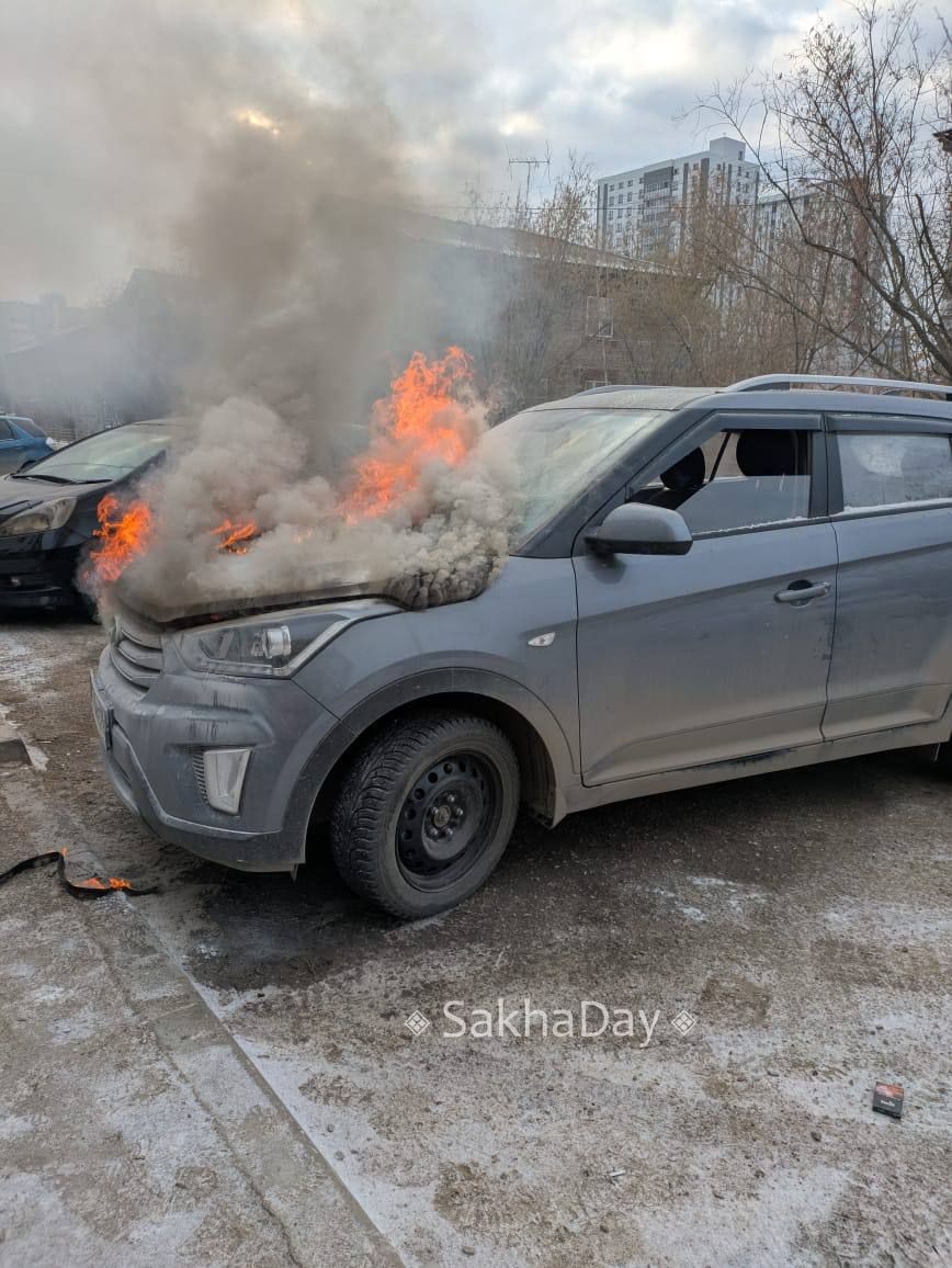 Авто загорелось на Халтурина Авто загорелось на Халтурина