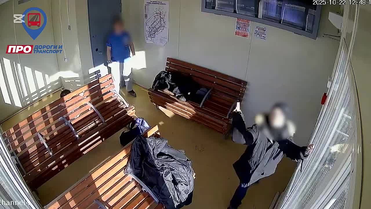 Также в последнее время участились случаи вандализма на тёплых автобусных остановках города