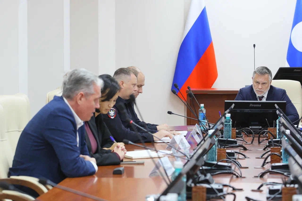 Кирилл Бычков: Провел оперативное совещание по организации перевозок через реку Лену Кирилл Бычков: Провел оперативное совещание по организации перевозок через реку Лену