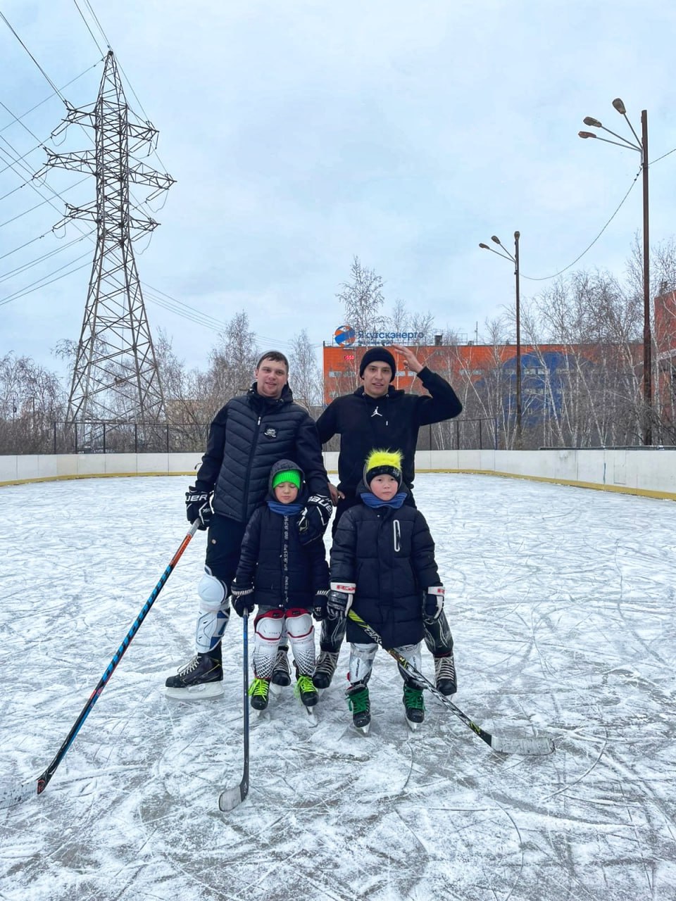 Бесплатный каток открылся на территории Якутской ГРЭС Бесплатный каток открылся на территории Якутской ГРЭС