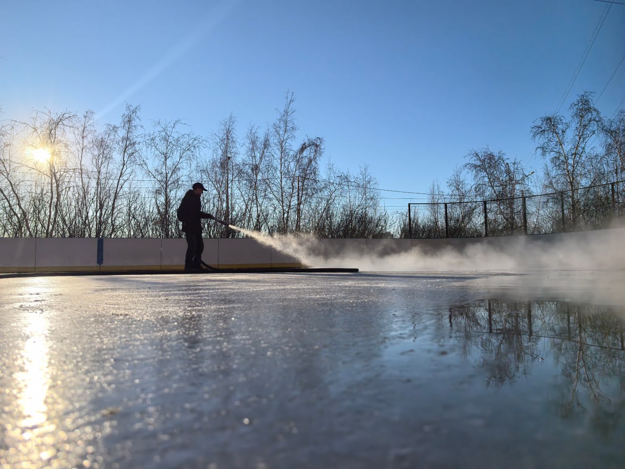 Бесплатный каток открылся на территории Якутской ГРЭС Бесплатный каток открылся на территории Якутской ГРЭС