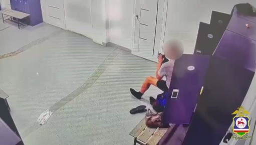 В Якутске полицейскими раскрыта кража кроссовок из раздевалки спортивного комплекса