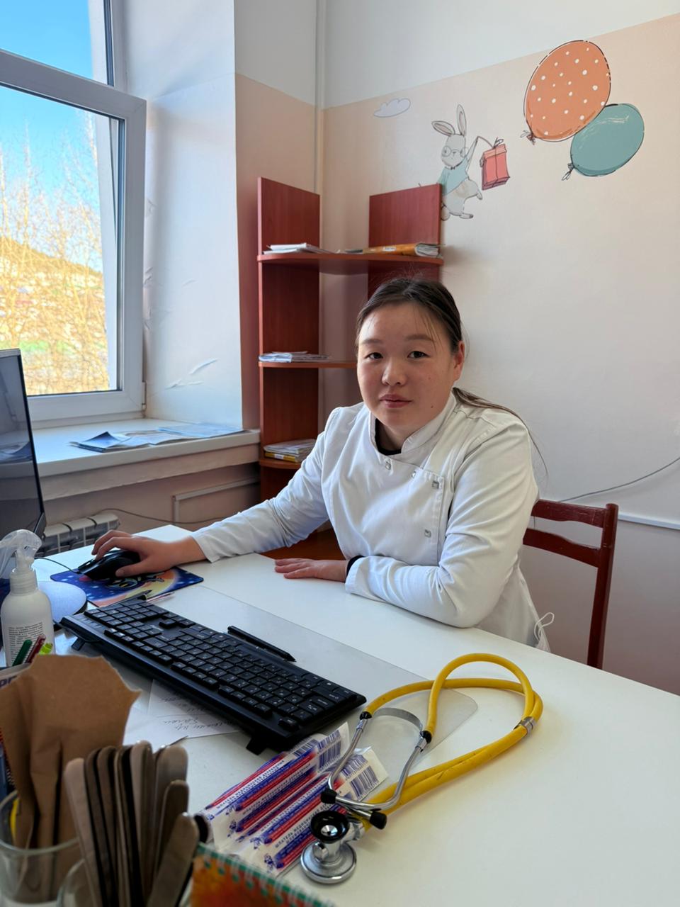 Молодой врач-терапевт, окончив Читинскую медицинскую академию, недавно приступила к работе в Алданской центральной районной больнице