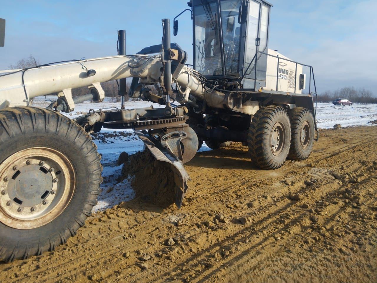 Ледовые переправы через реку Лену в Якутии готовят к открытию Ледовые переправы через реку Лену в Якутии готовят к открытию