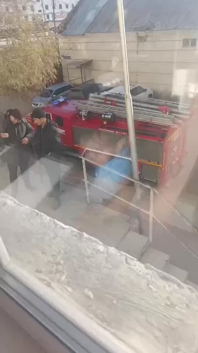 #пишут Сегодня в обед на Богатырева подъехали пожарные машины, и несколько пожарных зашли в подъезд