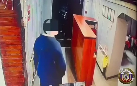 Зашел за стойку пока никто не видел