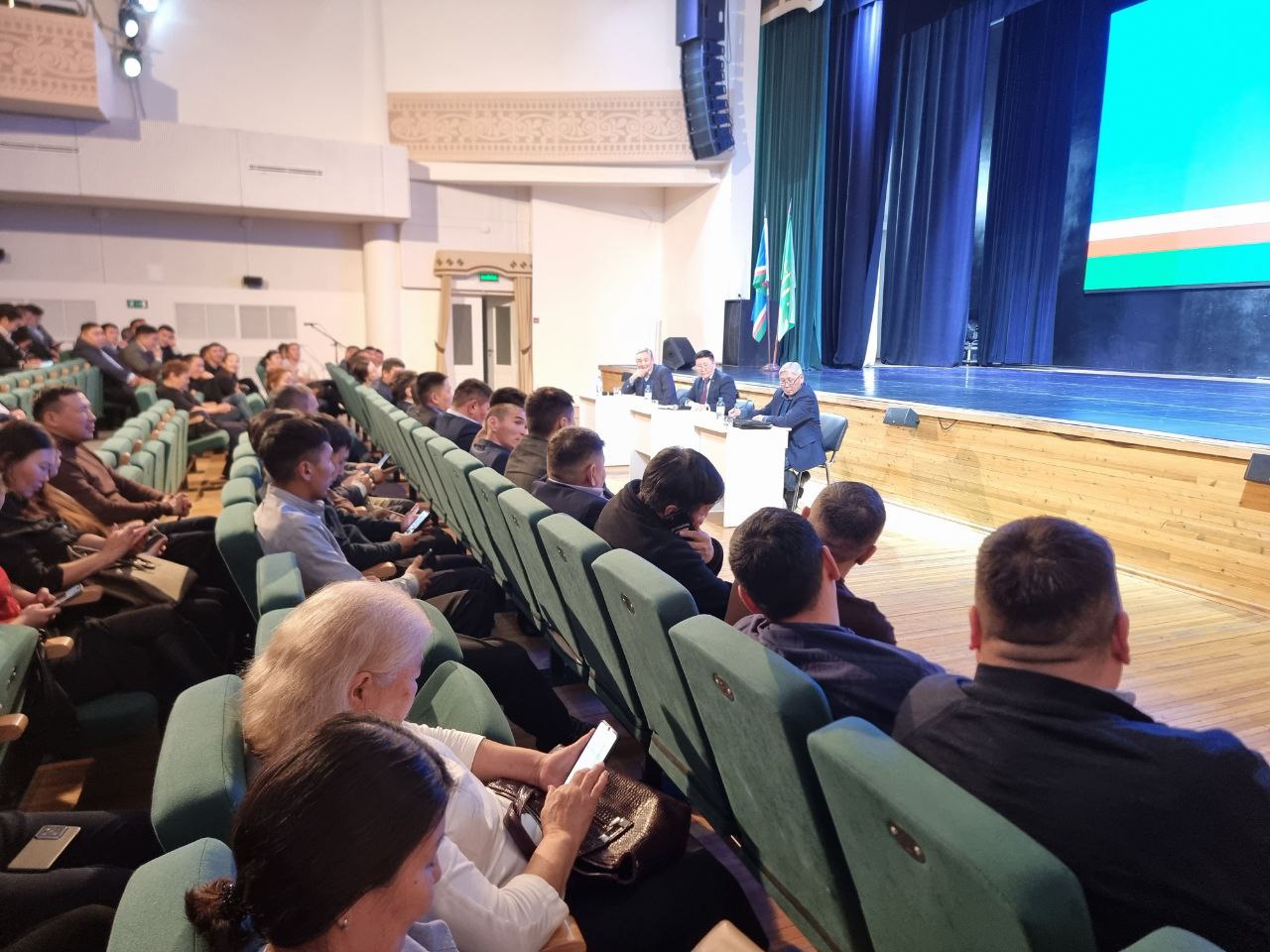 Ил Тмэн депутата Владимир Прокопьев уонна республика баылыгын сбэитэ Игорь Николаев Сунтаарга лэлээтилэр Ил Тмэн депутата Владимир Прокопьев уонна республика баылыгын сбэитэ Игорь Николаев Сунтаарга лэлээтилэр