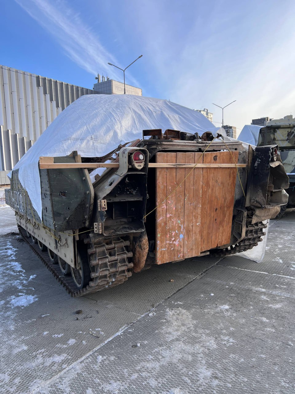 Уже привезли технику НАТО к историческому парку «Россия - моя история" Уже привезли технику НАТО к историческому парку «Россия - моя история"