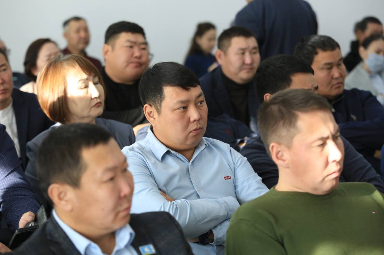 Норуот дьокутааттара алтынньы 27 кнгэр Ил Тмээ 33-с Федеральнай сокуон иитинэн бэйэбит рспблкэбитигэр олохтоох бэйэни салайыныы сокуонун барылын киллэрдилэр Норуот дьокутааттара алтынньы 27 кнгэр Ил Тмээ 33-с Федеральнай сокуон иитинэн бэйэбит рспблкэбитигэр олохтоох бэйэни салайыныы сокуонун барылын киллэрдилэр