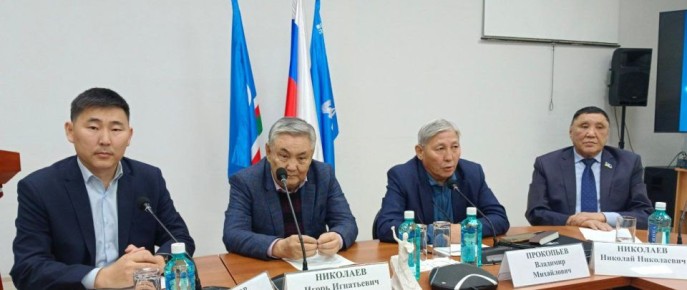 #сокуонтула. Бгн ээ Блгэ Ил Тмэн судаарыстыбаннай мунньаын олохтоох бэйэни салайыныы сис кэмитиэтин бэрэссэдээтэлэ Владимир Михайлович Прокопьев уонна Ил Дархан сбэитэ Игорь Игнатьевич Николаев лэлииллэр