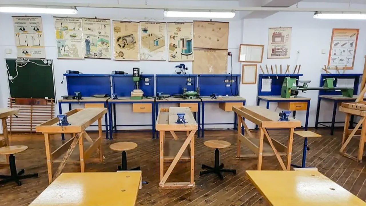 Свыше 400 школ Якутии оснащаются новым оборудованием для кабинетов труда и основ безопасности и защиты Родины