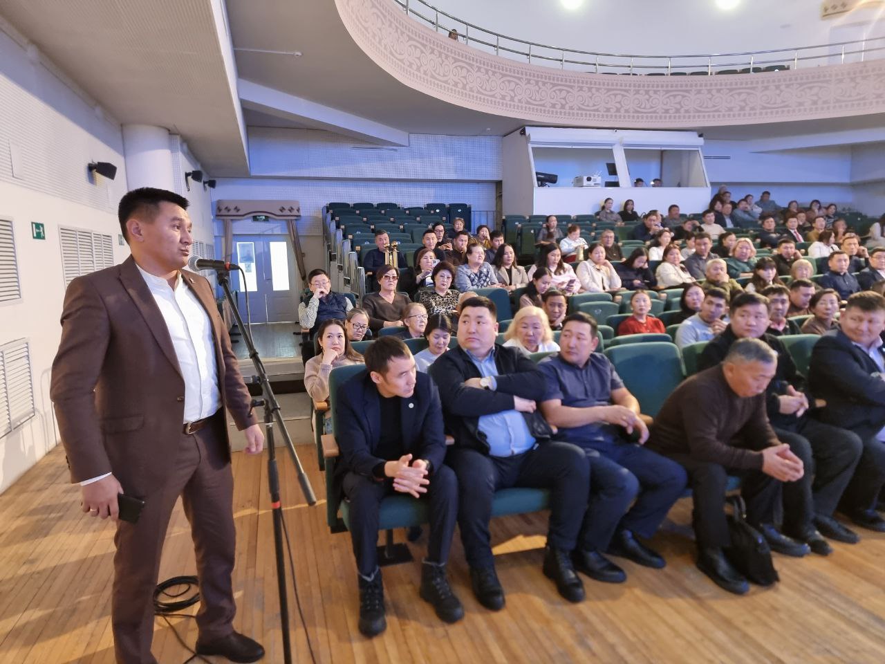 Ил Тмэн депутата Владимир Прокопьев уонна республика баылыгын сбэитэ Игорь Николаев Сунтаарга лэлээтилэр Ил Тмэн депутата Владимир Прокопьев уонна республика баылыгын сбэитэ Игорь Николаев Сунтаарга лэлээтилэр