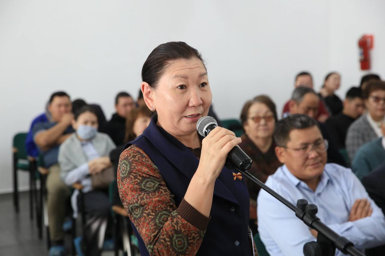 Норуот дьокутааттара алтынньы 27 кнгэр Ил Тмээ 33-с Федеральнай сокуон иитинэн бэйэбит рспблкэбитигэр олохтоох бэйэни салайыныы сокуонун барылын киллэрдилэр Норуот дьокутааттара алтынньы 27 кнгэр Ил Тмээ 33-с Федеральнай сокуон иитинэн бэйэбит рспблкэбитигэр олохтоох бэйэни салайыныы сокуонун барылын киллэрдилэр