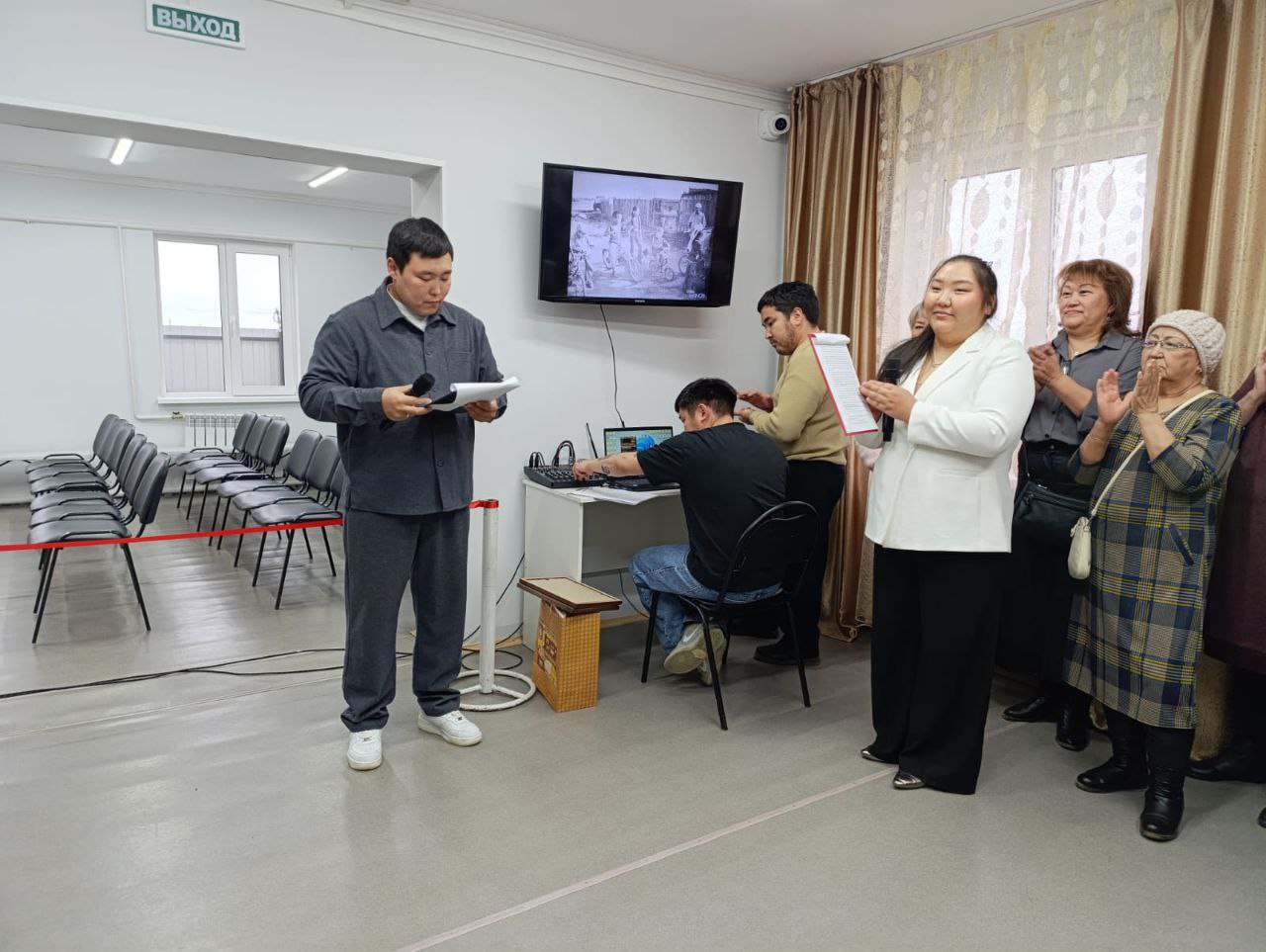 В селе Капитоновка вновь распахнул свои двери сельский клуб "Тирэх" В селе Капитоновка вновь распахнул свои двери сельский клуб "Тирэх"