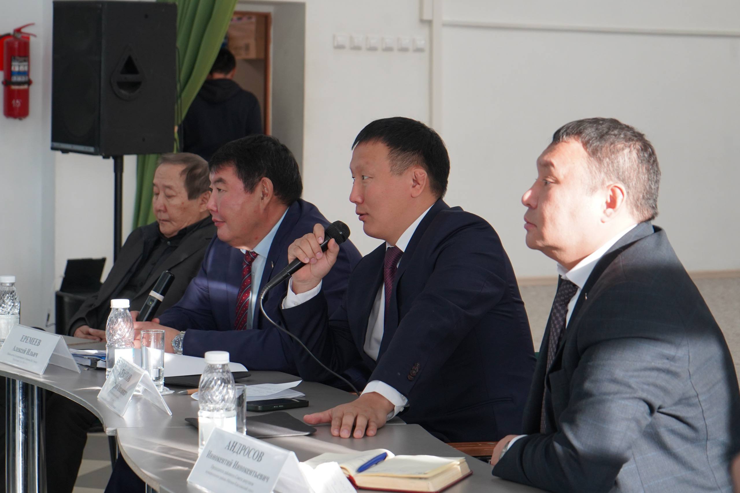 Бгн Саха рспблкэтин «Олохтоох бэйэни салайыныы туунан» сокуонун бырайыагар анаммыт тгрк остуолу ыыттыбыт Бгн Саха рспблкэтин «Олохтоох бэйэни салайыныы туунан» сокуонун бырайыагар анаммыт тгрк остуолу ыыттыбыт