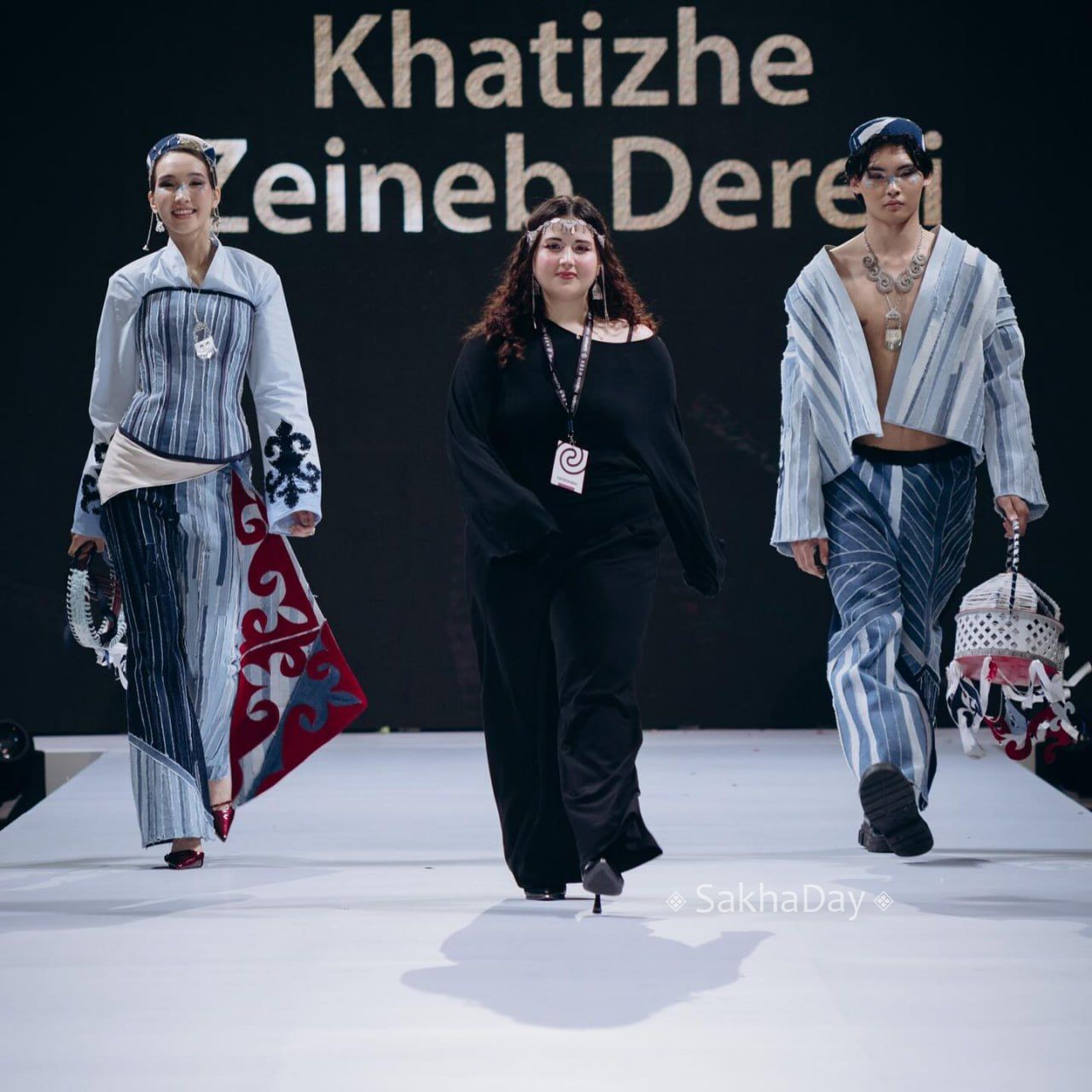 Якутянка Айыына Пудова на показе в Дубае Якутянка Айыына Пудова на показе в Дубае