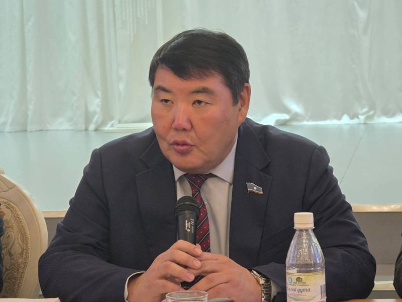 Аммаа Алексей Еремеев тус бэйэтэ кыттыыны ылан Трт Сокуоа киирбит уларыйыылар, кэлэр сыл бддьтн, олох-дьаах коммунальнай хааайыстыбатыг  туунан сиилии, лоп бааччы быааран кэпсээтэ