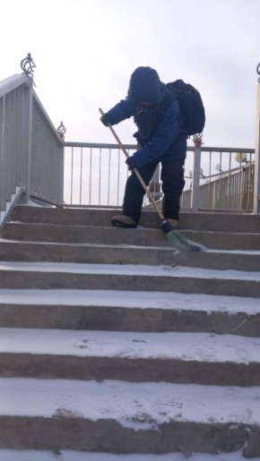 Работа муниципальных дворников по уборке общественных территорий