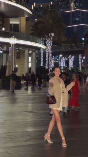 Безмятежная красотка Айыына Пудова радуется еще одному дню в Дубае