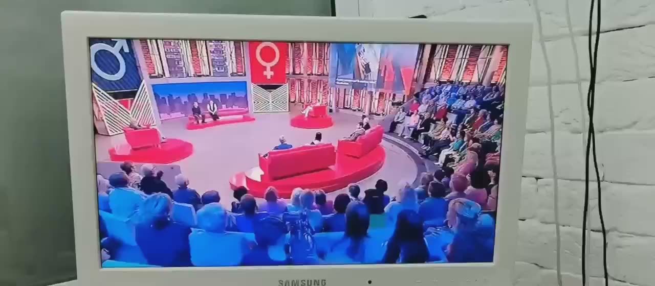 В передачу Мужское женское обратились жильцы 17 квартала по поводу расселения из аварийных домов