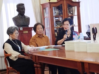 Алаас уола Бтр Бурнаыап . В Историческом зале Национальной библиотеки состоялась презентация книги «Алаас уола Бтр Бурнаыап»