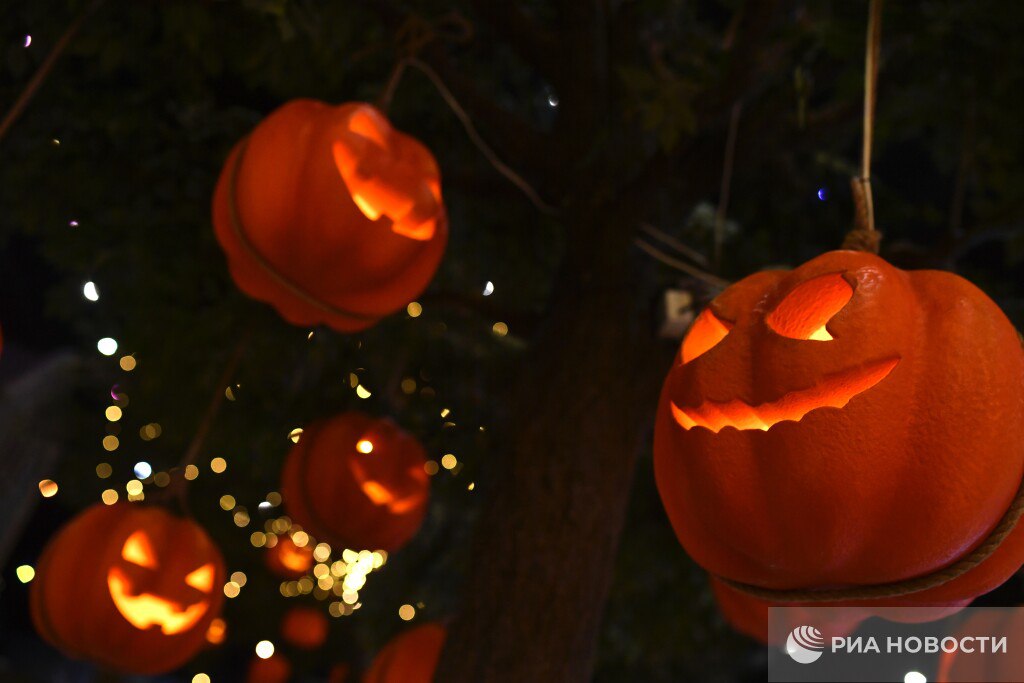 Юрист рассказал, за какие атрибуты к Хэллоуину грозят штраф и даже арест до 15 суток