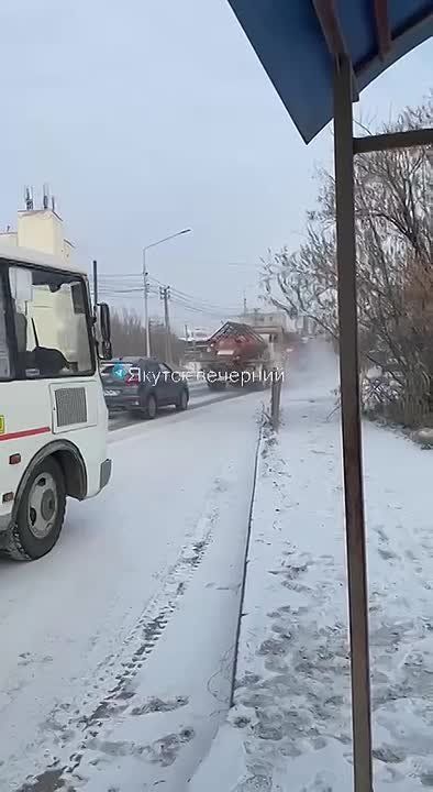 Сообщаем:. Задача данных машин — очистка дорожного полотна от снега