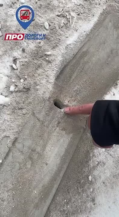 Первый заместитель главы города Владимир Дорожкин совместно с руководителем Городской дорожно-транспортной службы Егором Алексеевым провели выездную проверку объекта "Капитальный ремонт улицы Белинского"