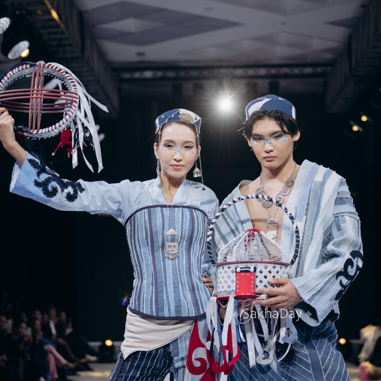 Якутянка Айыына Пудова на показе в Дубае