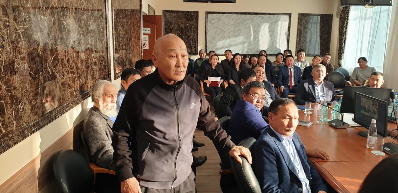 Алтынньы 29 к. улуус дьаалтатыгар Ил Тмэн олохтоох салайыныы боппуруостарыгар сис кэмитиэтин бэрэссэдээтэлэ Владимир Прокопьевы уонна С Ил Дарханын сбэитэ Игорь Николаевы кытта крс буолла Алтынньы 29 к. улуус дьаалтатыгар Ил Тмэн олохтоох салайыныы боппуруостарыгар сис кэмитиэтин бэрэссэдээтэлэ Владимир Прокопьевы уонна С Ил Дарханын сбэитэ Игорь Николаевы кытта крс буолла