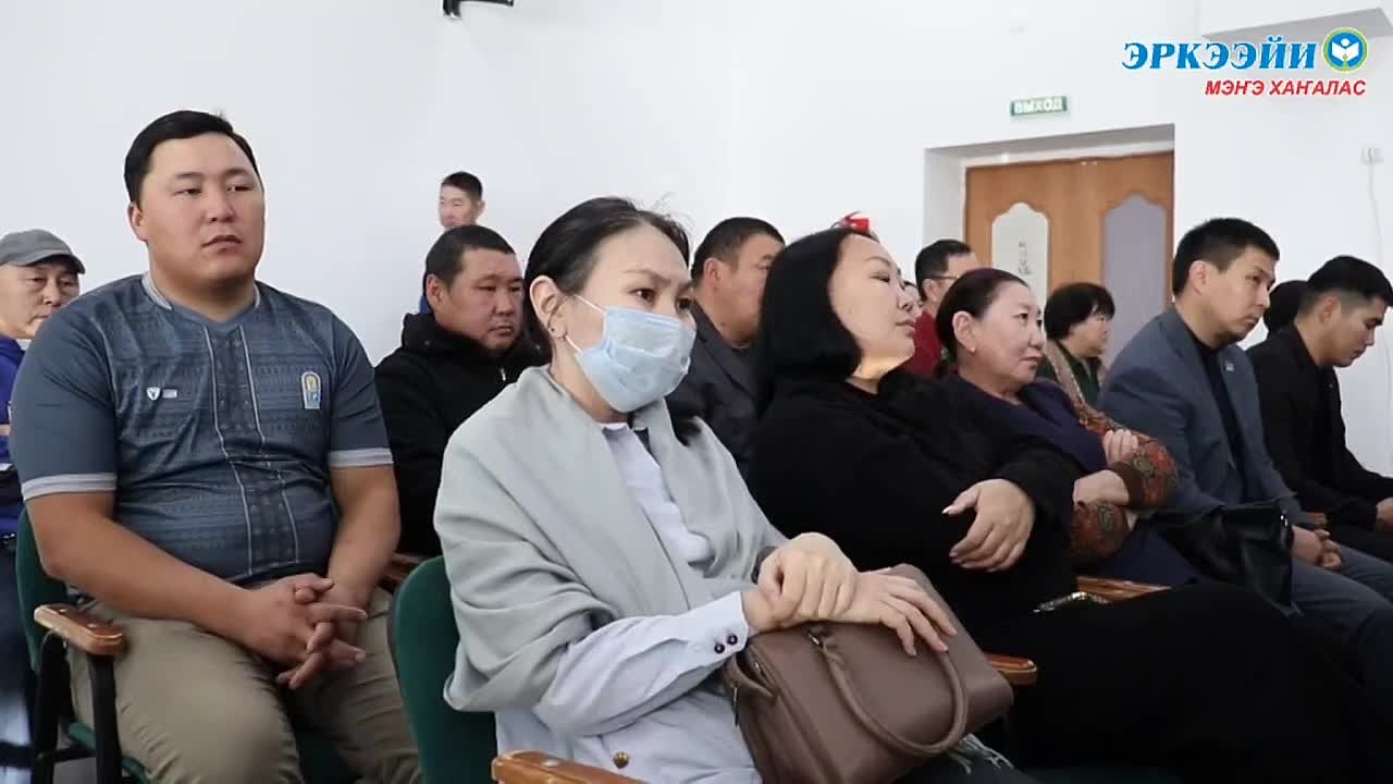 Олохтоох бэйэни салайыныы сокуонун барылын тула «тгрк остуол» ыытылынна Норуот дьокутааттара алтынньы 27 кнгэр Ил Тмээ 33-с Федеральнай сокуон иитинэн рспблкээ олохтоох бэйэни салайыныы сокуонун барылын киллэрдилэр. Ол...