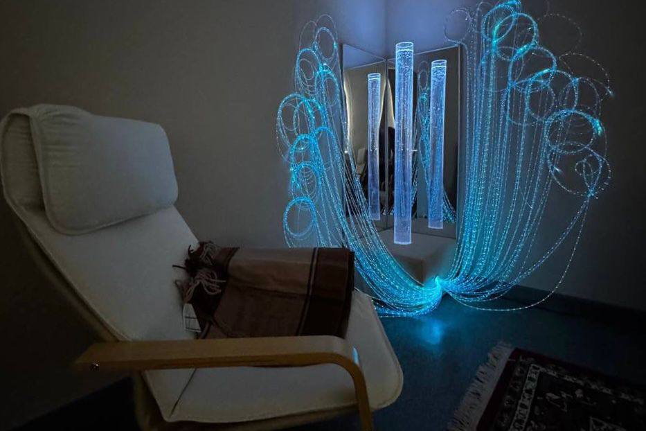 В Мирнинском доме престарелых открыли комнату для релаксации при поддержке Иркутской нефтяной компании