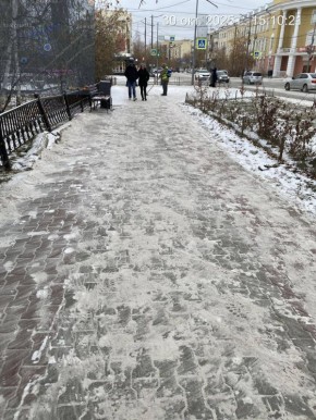 Ручная и механизированная уборка тротуаров на территории Центрального округа