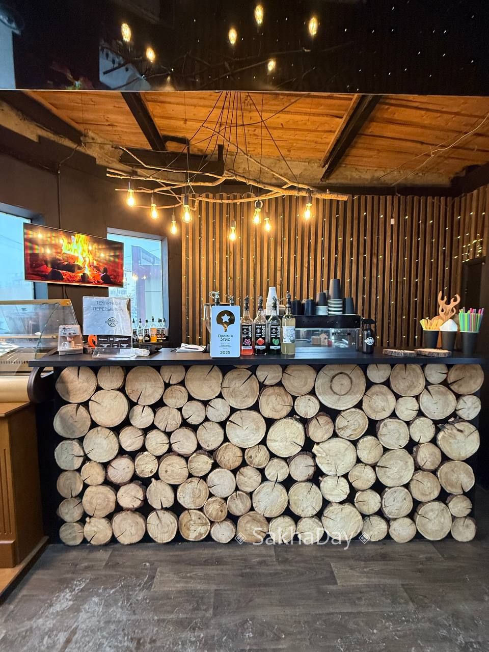 Хэллоуин в Якутске. Несмотря на некоторые запреты и ограничения заведения столицы украшены атрибутикой "чуждого праздника"