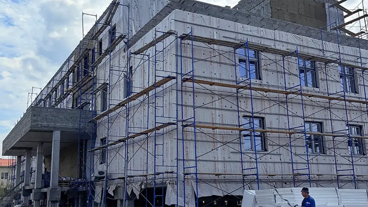 Строительство 8 крупных объектов здравоохранения идёт в Якутии в рамках программы модернизации первичного звена