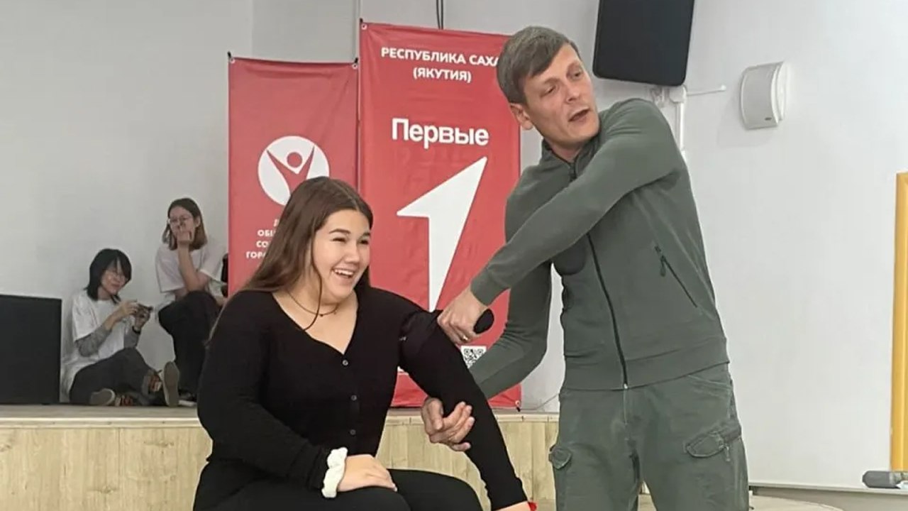 В Якутске ветеран СВО провёл мастер-класс по первой помощи для учащихся