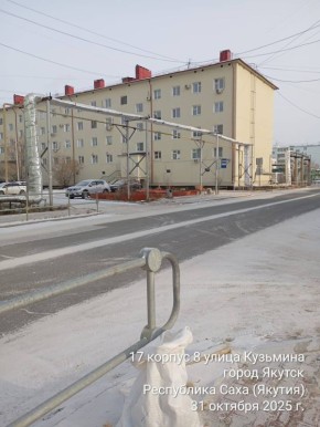 Муниципальными дворниками Гагаринского округа проводится ежедневная работа по уборке санитарных точек, общественных пространств и скверов от мусора