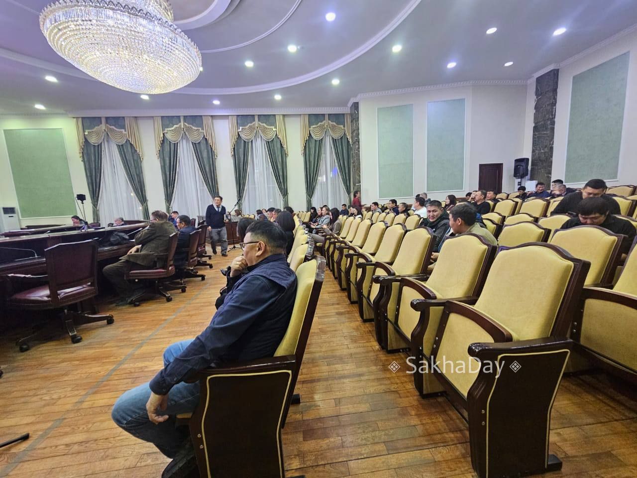 В мэрии Якутска народ подтягивается к обсуждению введения инфраструктурного сбора В мэрии Якутска народ подтягивается к обсуждению введения инфраструктурного сбора