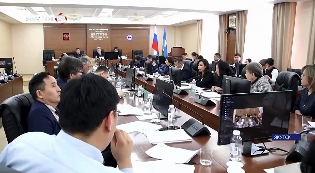 На круглом столе в Ил Тумэне обсудили законопроекты о внесении изменений в Налоговый кодекс РФ и региональную налоговую политику