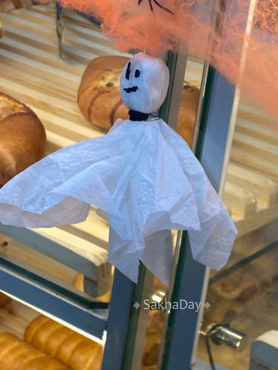 Хэллоуин в Якутске. Несмотря на некоторые запреты и ограничения заведения столицы украшены атрибутикой "чуждого праздника" Хэллоуин в Якутске. Несмотря на некоторые запреты и ограничения заведения столицы украшены атрибутикой "чуждого праздника"