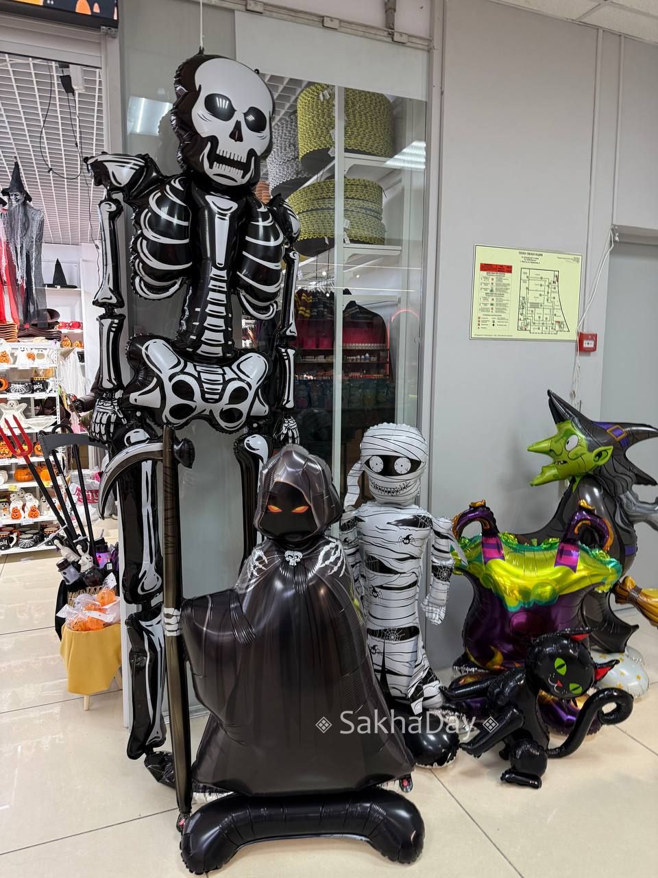 Хэллоуин в Якутске. Несмотря на некоторые запреты и ограничения заведения столицы украшены атрибутикой "чуждого праздника" Хэллоуин в Якутске. Несмотря на некоторые запреты и ограничения заведения столицы украшены атрибутикой "чуждого праздника"