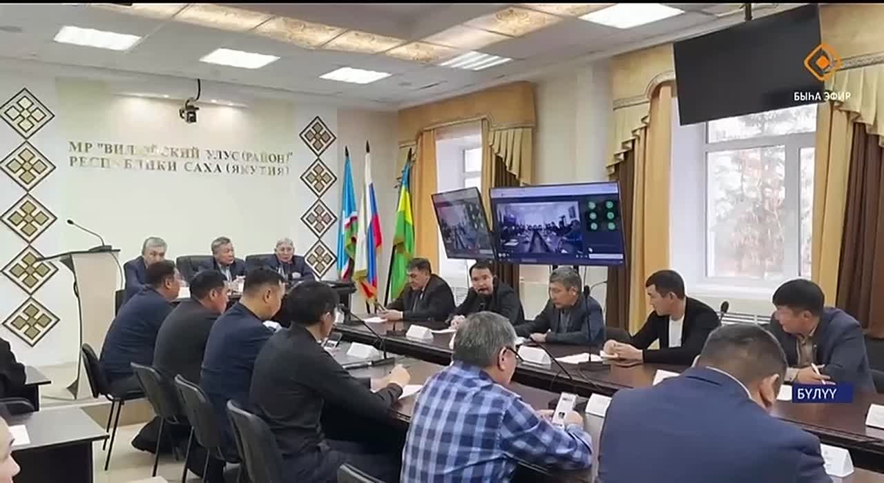 Бл куоратыгар Ил Тмэн олохтоох бэйэни салайыныыга сис кэмитиэтин бэрэссэдээтэлэ Владимир Прокопьев, Ил Дархан сбэитэ Игорь Николаев, улуус нэилиэктэрин баылыктара, оройуон, куорат, нэилиэктэр Сэбиэттэрин...